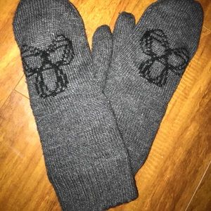 TNA mittens